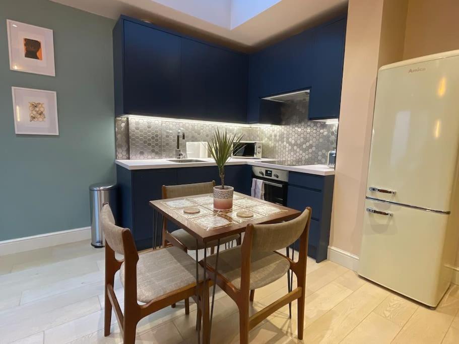 Pillow Menu! 1 Bed Garden Flat Finsbury Park London Bagian luar foto