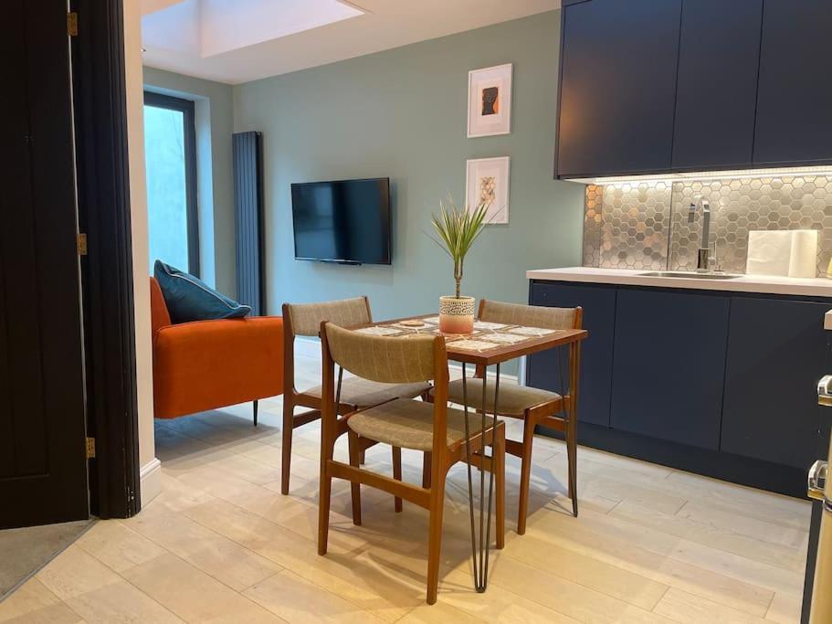 Pillow Menu! 1 Bed Garden Flat Finsbury Park London Bagian luar foto